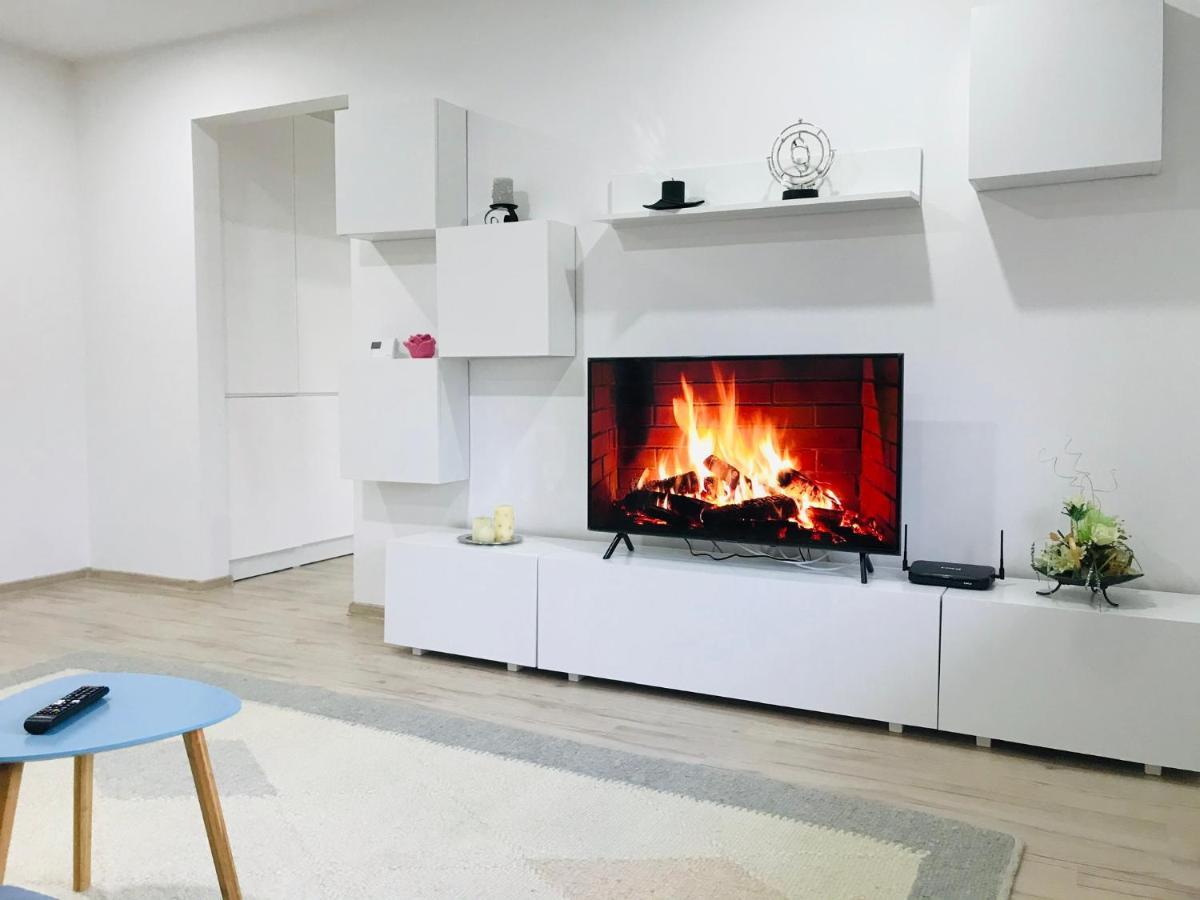 Comfy Apartment - Free Private Parking,Ac,Wi-Fi Carei Extérieur photo